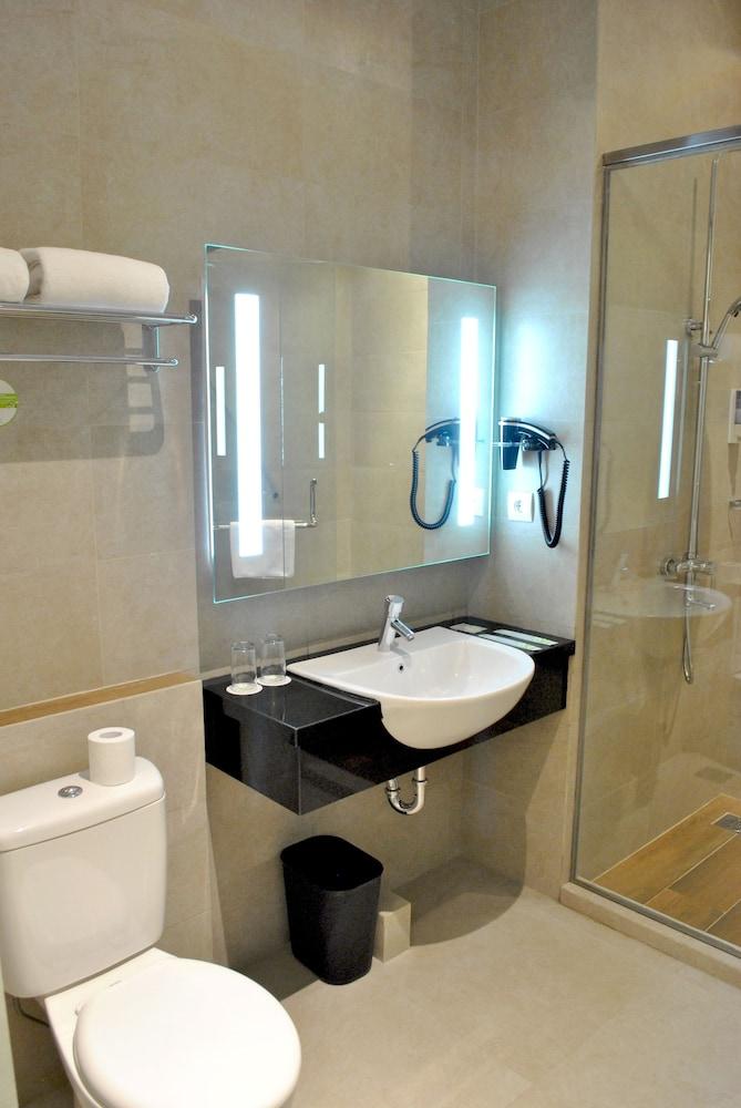 Zest Sukajadi Hotel 3*