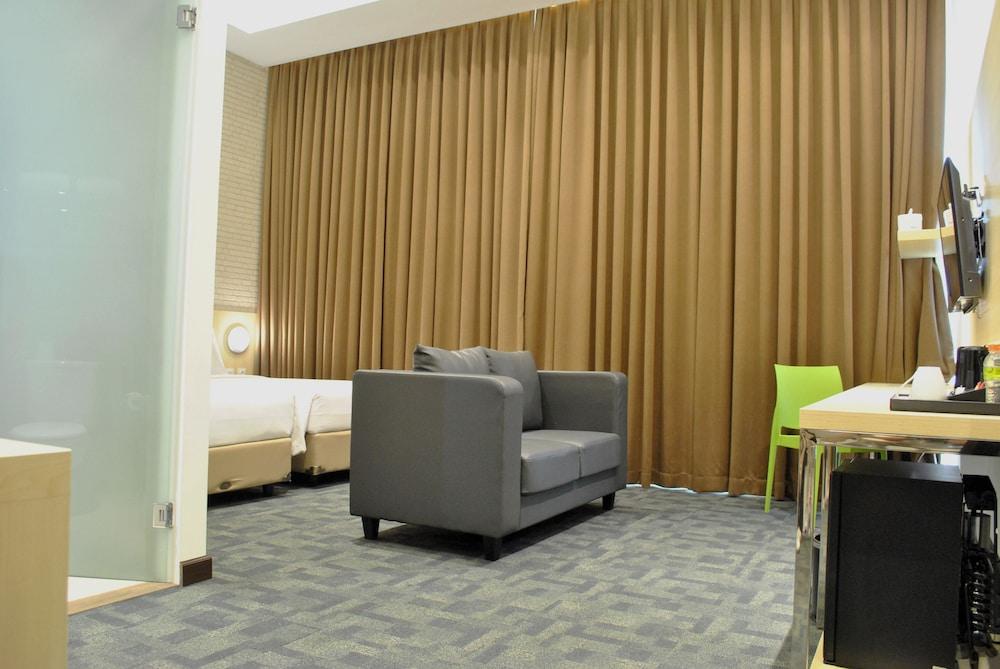 Zest Sukajadi Hotel