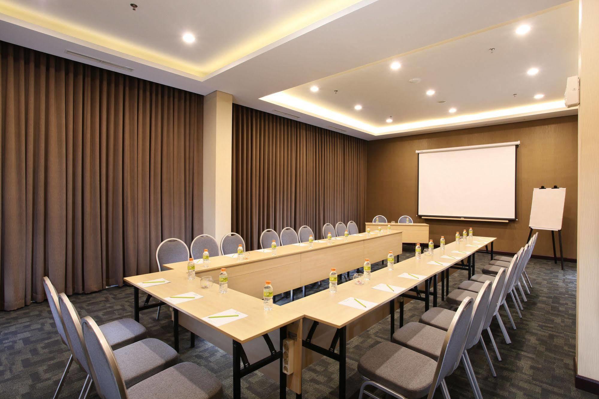 Zest Sukajadi Hotel